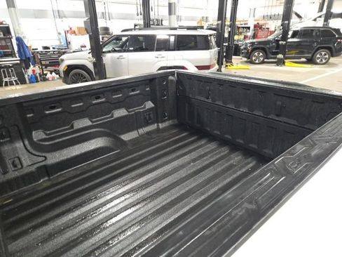 Used 2024 GMC Canyon AT4 w/ AT4 Premium Package AWD/4WD image 12