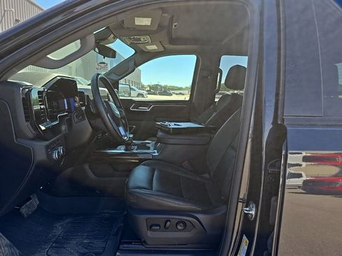 Used 2025 GMC Sierra 1500 Elevation w/ Elevation Premium Package AWD/4WD image 11