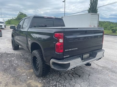 Used 2022 Chevrolet Silverado 1500 LT AWD/4WD image 9