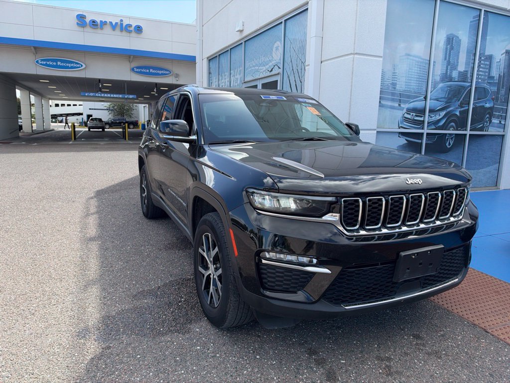 Used 2023 Jeep Grand Cherokee Limited RWD image 3