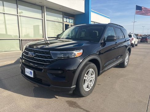 Used 2021 Ford Explorer XLT image 1