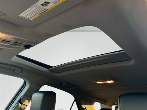 Used 2017 Chevrolet Equinox Premier w/ Enhanced Convenience Package image 15