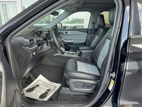 Used 2023 Ford Explorer XLT w/ Equipment Group 202A AWD/4WD image 11