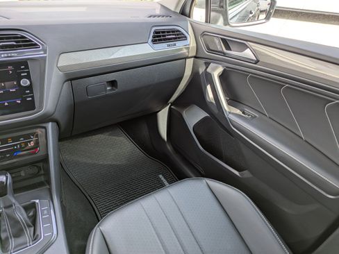 Certified 2023 Volkswagen Tiguan SE image 17
