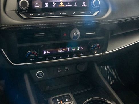 Used 2023 Nissan Rogue SV image 31