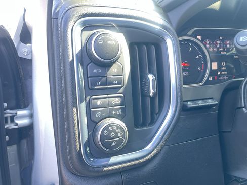 Certified 2022 Chevrolet Silverado 2500 LTZ w/ LTZ Premium Package AWD/4WD image 20