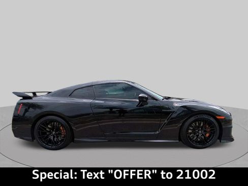 Used 2024 Nissan GT-R Premium w/ Premium Interior Package AWD/4WD image 35