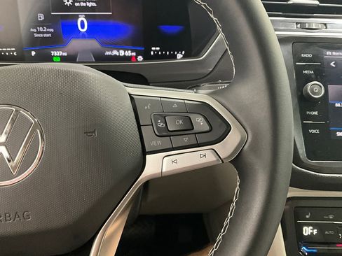 Used 2024 Volkswagen Tiguan SE image 18