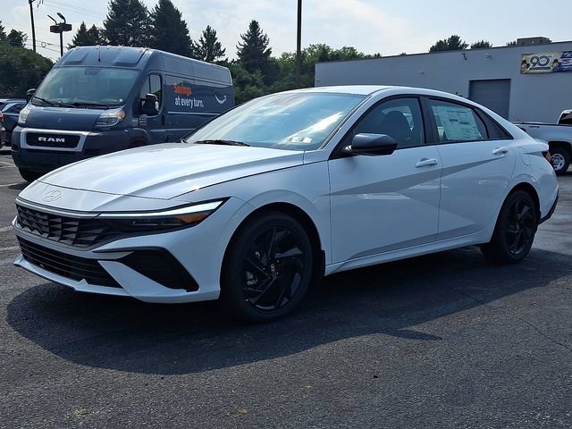 New 2026 Hyundai Elantra SEL FWD image 2
