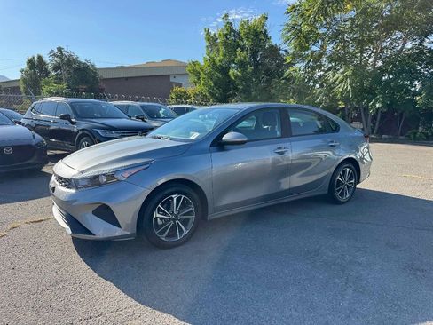 Used 2024 Kia Forte LXS image 4