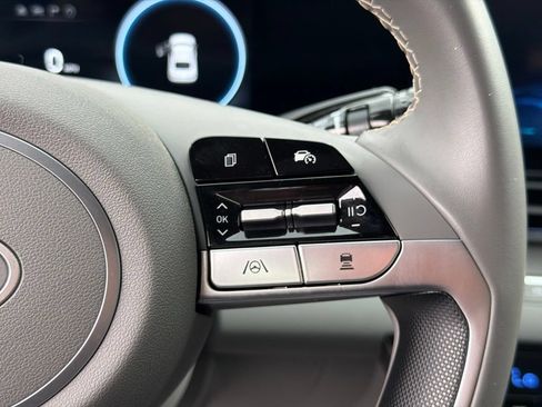 Certified 2025 Hyundai Elantra SEL FWD image 20