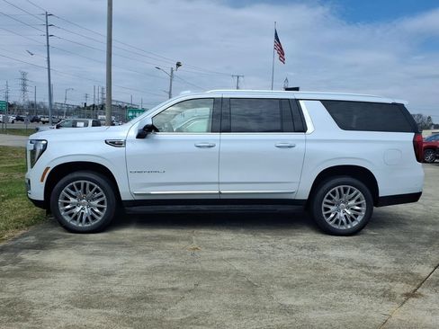 New 2026 GMC Yukon Denali w/ Denali Reserve Package AWD/4WD image 4