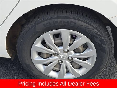 Used 2022 Hyundai Accent SE FWD image 12