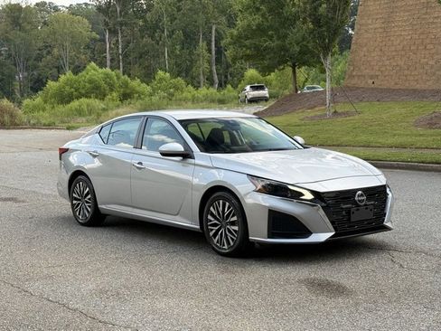 Used 2023 Nissan Altima 2.5 SV image 7