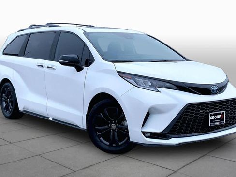 Used 2025 Toyota Sienna XSE w/ XSE Premium Package AWD/4WD image 3
