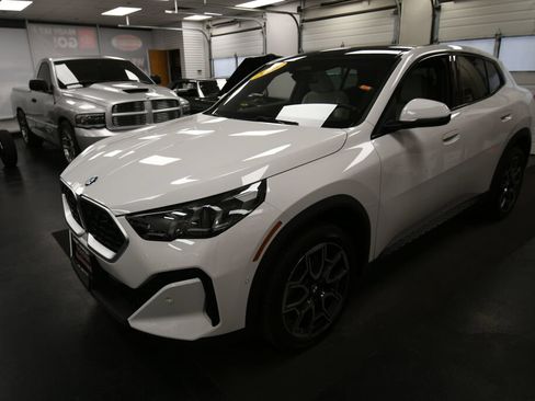 Used 2026 BMW X2 xDrive28i AWD/4WD image 3