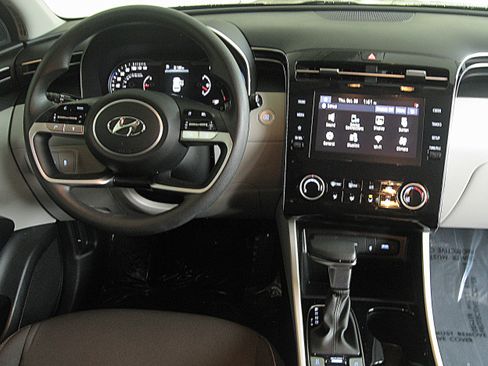 Used 2023 Hyundai Tucson SEL image 2