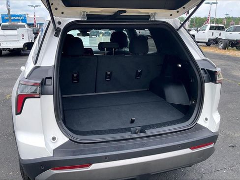 Used 2026 Chevrolet Equinox LT FWD image 4