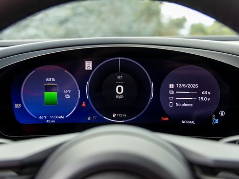 New 2025 Porsche Macan Electric image 32