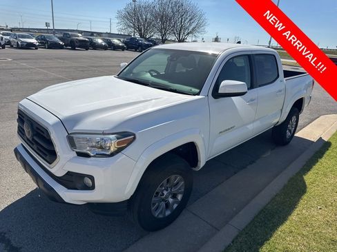 Used 2018 Toyota Tacoma SR5 image 3