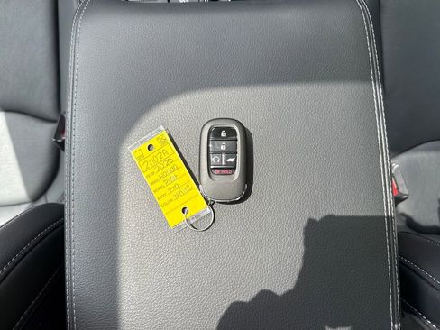 Used 2025 Honda Pilot Touring image 33
