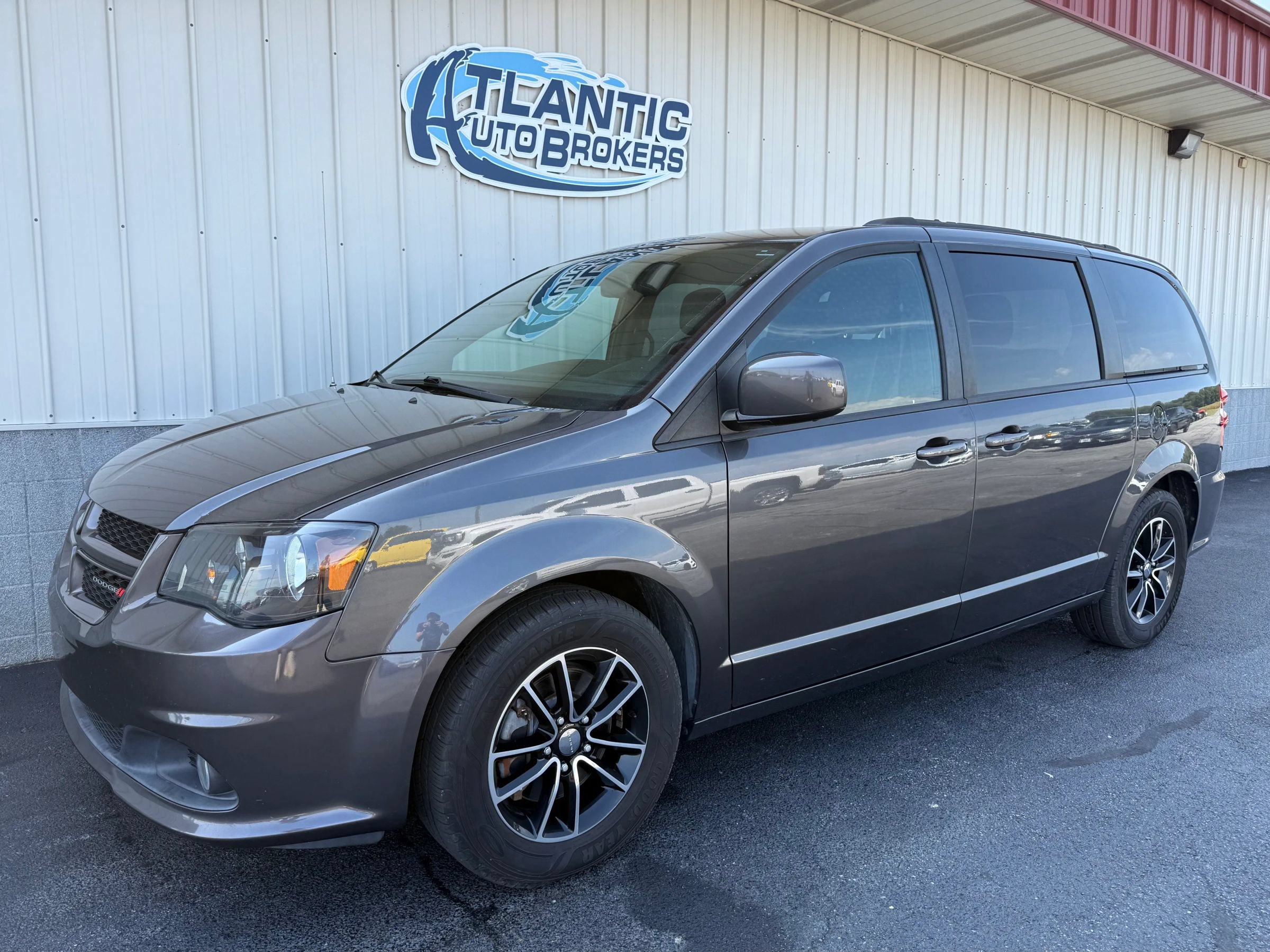Used 2019 Dodge Grand Caravan GT FWD image 1