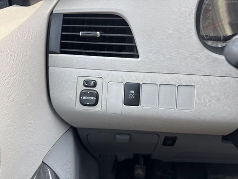 Used 2014 Toyota Sienna LE image 8