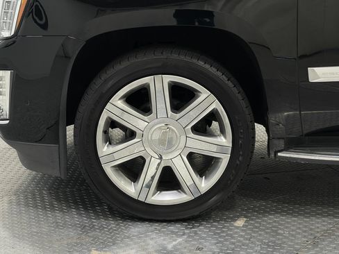 Used 2020 Cadillac Escalade Premium Luxury AWD/4WD image 36