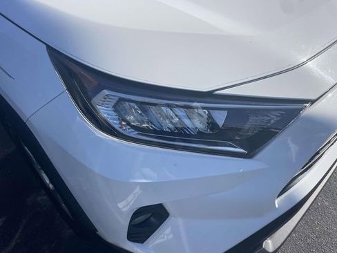 Used 2019 Toyota RAV4 XLE w/ Convenience Package FWD image 4