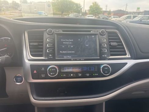 Used 2016 Toyota Highlander Limited w/ Driver Technology Package AWD/4WD image 19