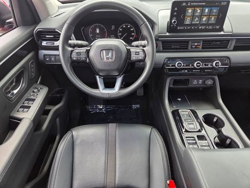 Used 2025 Honda Pilot Touring image 12