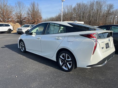 Used 2016 Toyota Prius Three Touring image 41