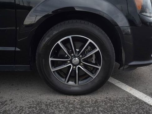 Used 2017 Dodge Grand Caravan GT image 41