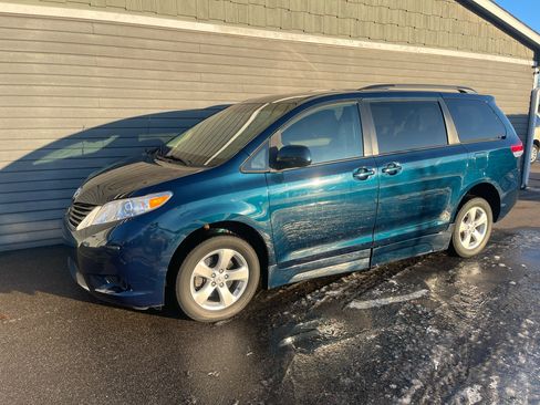Used 2012 Toyota Sienna LE image 20