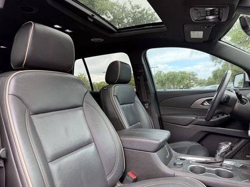 Used 2022 Chevrolet Traverse Premier FWD image 11