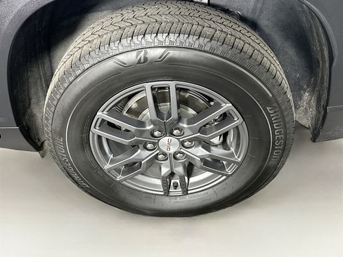 Used 2025 GMC Acadia Elevation image 11