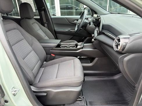 Used 2025 Chevrolet Equinox LT w/ Safety and Technology Package FWD image 17