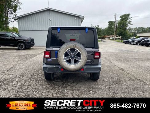 Used 2023 Jeep Wrangler Unlimited Sahara AWD/4WD image 6