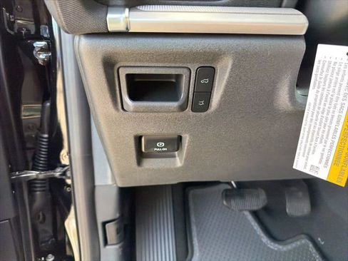 New 2025 Ford Expedition Active image 12