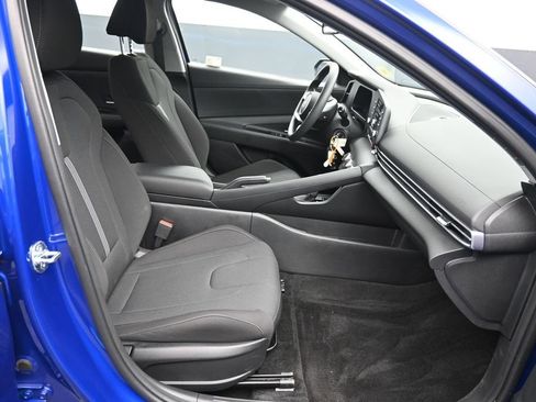 Certified 2025 Hyundai Elantra SE w/ Cargo Package FWD image 24