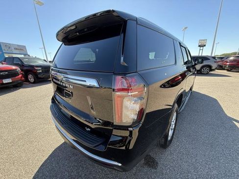 Used 2022 Chevrolet Suburban LT w/ Luxury Package image 13