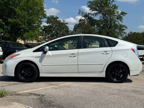 Used 2014 Toyota Prius Three FWD image 3