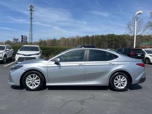 Used 2025 Toyota Camry LE image 10