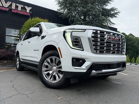 Used 2025 GMC Yukon XL Denali RWD image 8