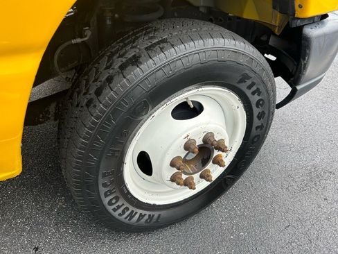 Used 2019 Ford E-350 and Econoline 350 Super Duty image 27