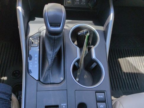 Used 2023 Toyota Highlander XLE AWD/4WD image 23