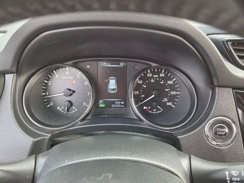 Used 2017 Nissan Rogue SV w/ SV Premium Package image 24