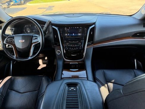 Used 2020 Cadillac Escalade ESV Premium Luxury image 24