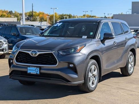 Used 2024 Toyota Highlander LE image 10