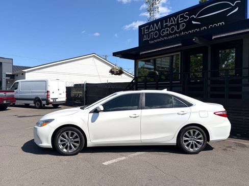 Used 2017 Toyota Camry XLE w/ Advanced Technology Package FWD image 3